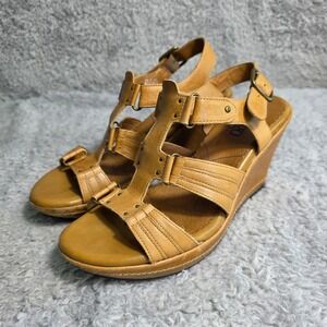 Indigo by Clarks Wedge Sandals Tan Leather Studded T-Strap Womens 9M EXC